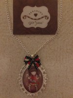 COLGANTE CAMAFEO PLATEADO CON IMAGEN DE MUÑECA GORJUSS